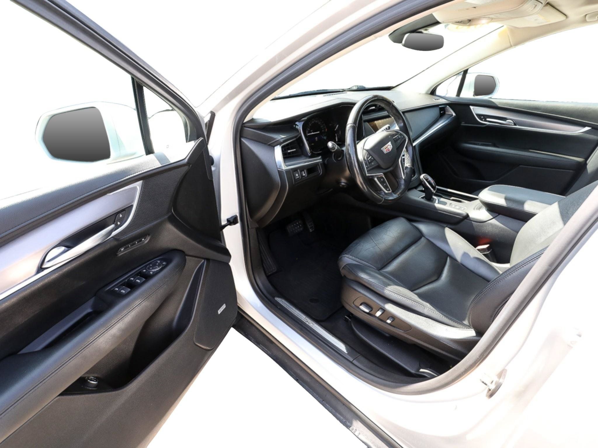 Used 2018 Cadillac XT5 Luxury w/ Driver Awareness Package AWD/4WD image 11