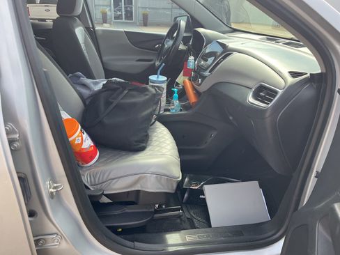 Used 2018 Chevrolet Equinox LT image 20