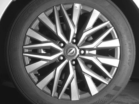 Used 2025 Nissan Altima 2.5 SV FWD image 15