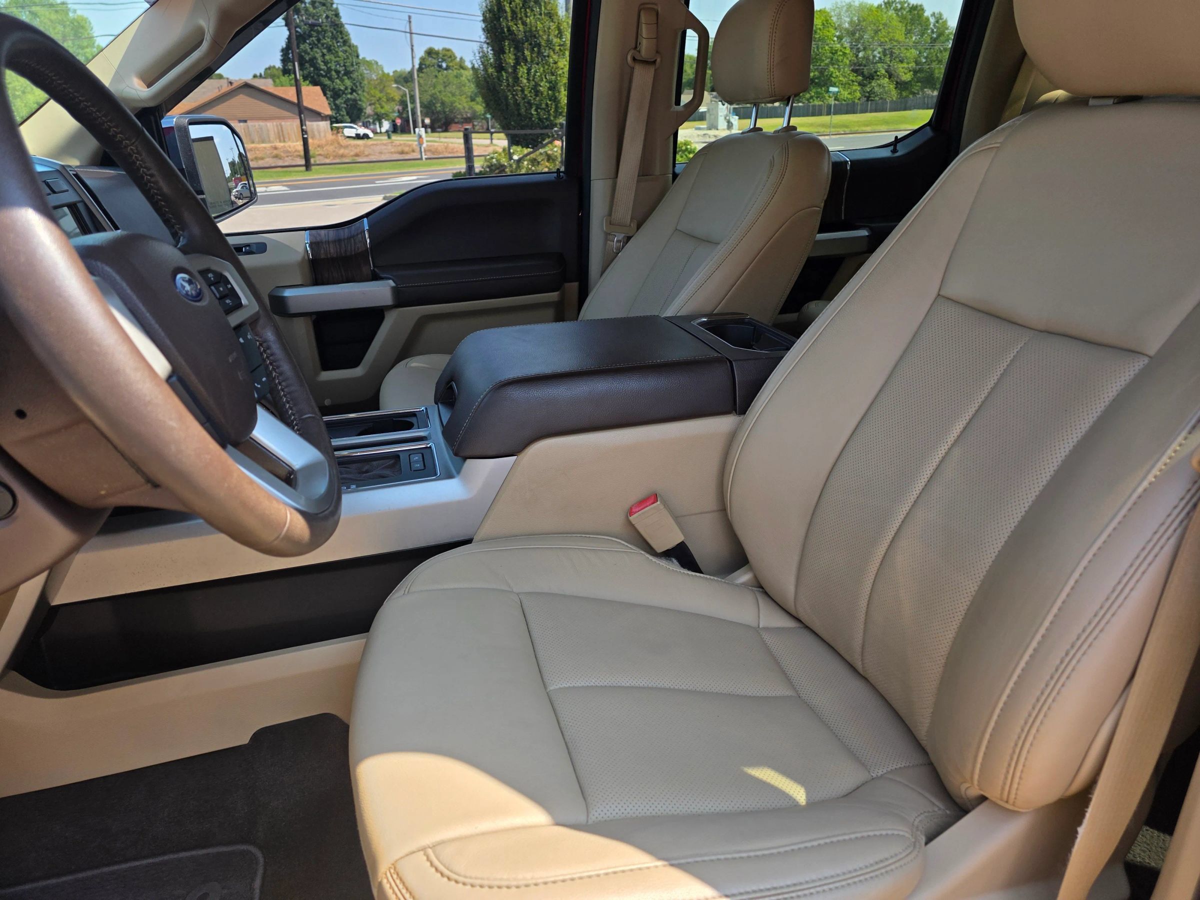 Used 2019 Ford F150 Lariat w/ Equipment Group 502A Luxury AWD/4WD image 14