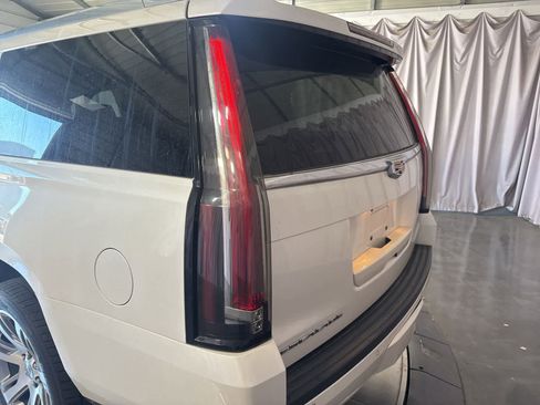 Used 2015 Cadillac Escalade ESV Premium AWD/4WD image 11