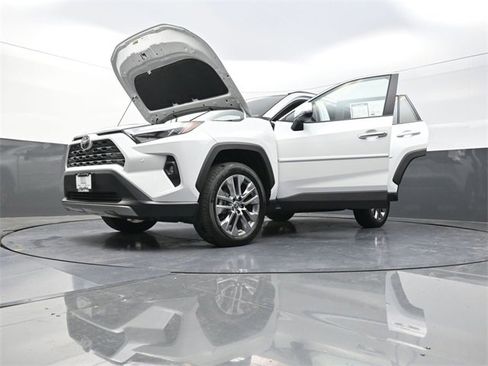 Used 2025 Toyota RAV4 Limited image 27