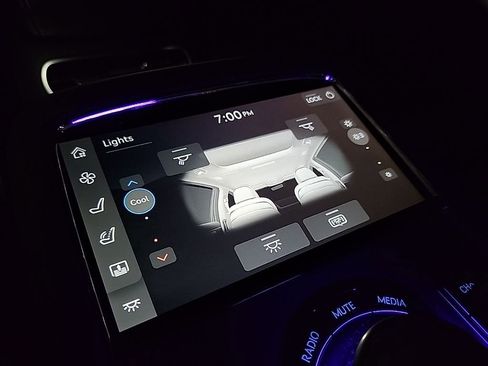 Used 2025 Genesis G90 3.5T image 38