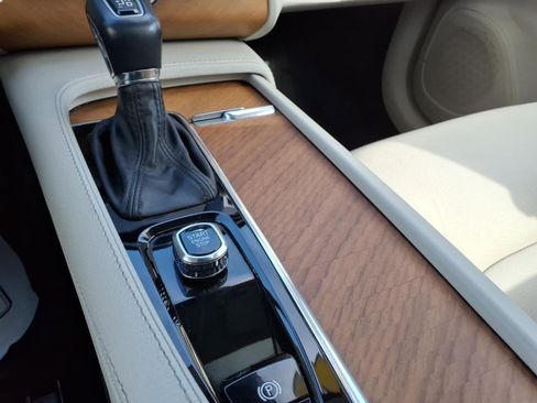 Used 2022 Volvo XC90 T6 Momentum w/ Climate Package AWD/4WD image 21