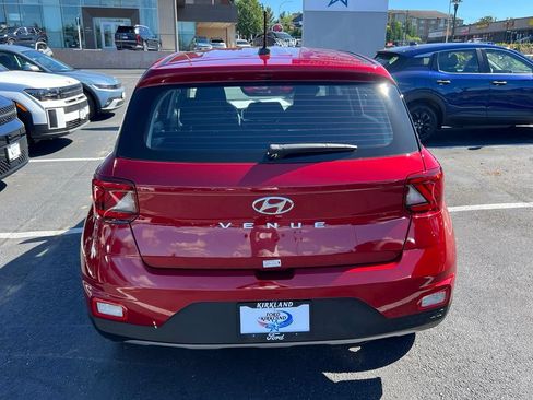 Certified 2025 Hyundai Venue SE FWD image 8