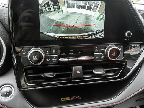 Used 2025 Toyota Highlander XSE AWD/4WD image 18