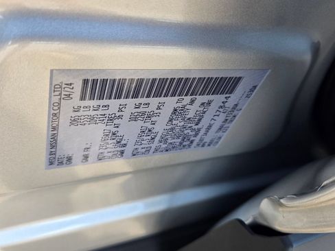 Used 2024 Nissan Rogue S FWD image 17