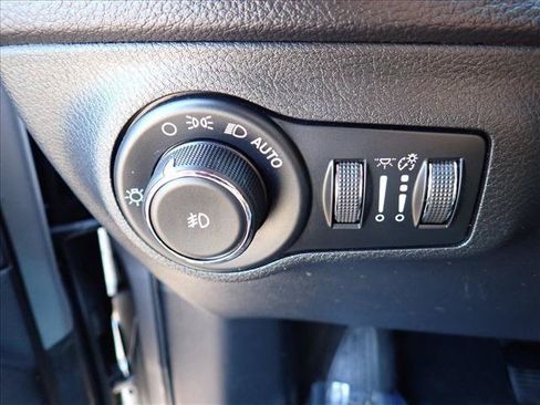 Used 2018 Jeep Compass Latitude w/ Popular Equipment Group AWD/4WD image 16