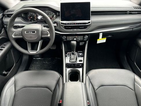 New 2026 Jeep Compass Latitude image 10