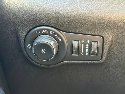 New 2026 Jeep Compass Latitude w/ Sun and Sound Group AWD/4WD image 22