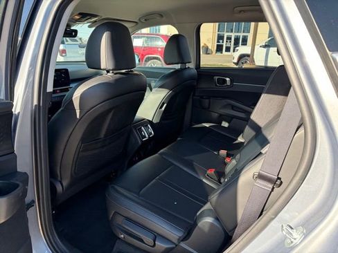 Used 2024 Kia Sorento S image 12