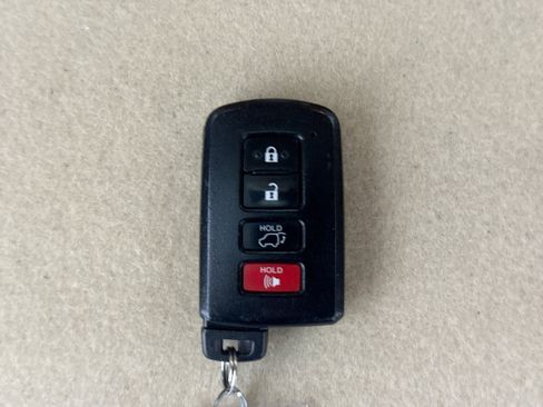 Used 2014 Toyota Highlander XLE image 24