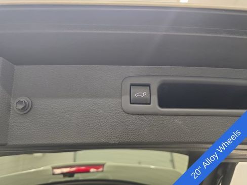 Used 2021 Toyota Highlander Limited AWD/4WD image 17