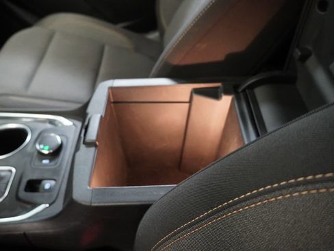 Used 2020 Chevrolet Traverse LT FWD image 26