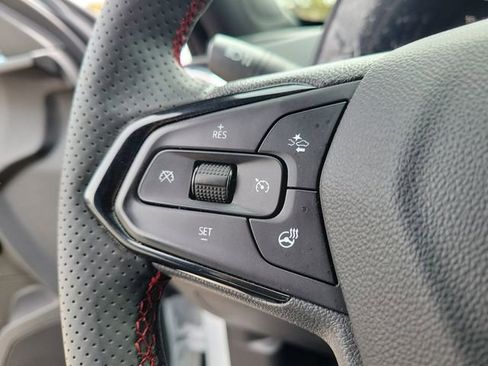 Used 2025 Chevrolet Trax RS FWD image 22