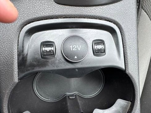 Used 2014 Ford Focus SE w/ SE Winter Package FWD image 4