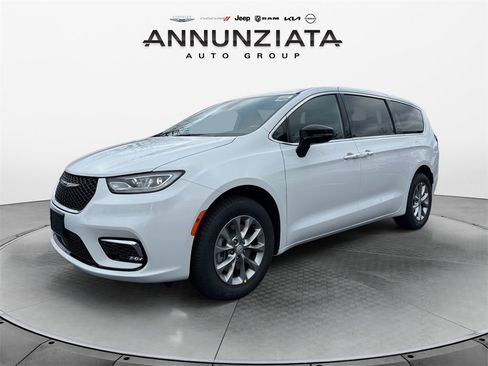 New 2026 Chrysler Pacifica Select image 1