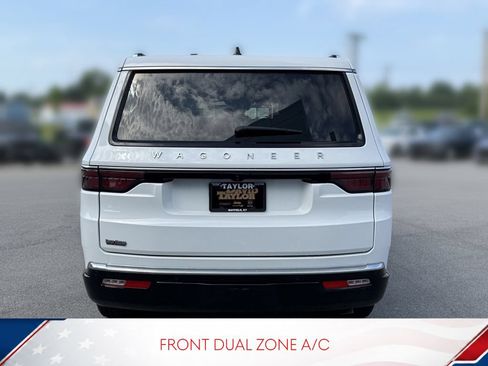 Used 2025 Jeep Wagoneer 4WD image 5