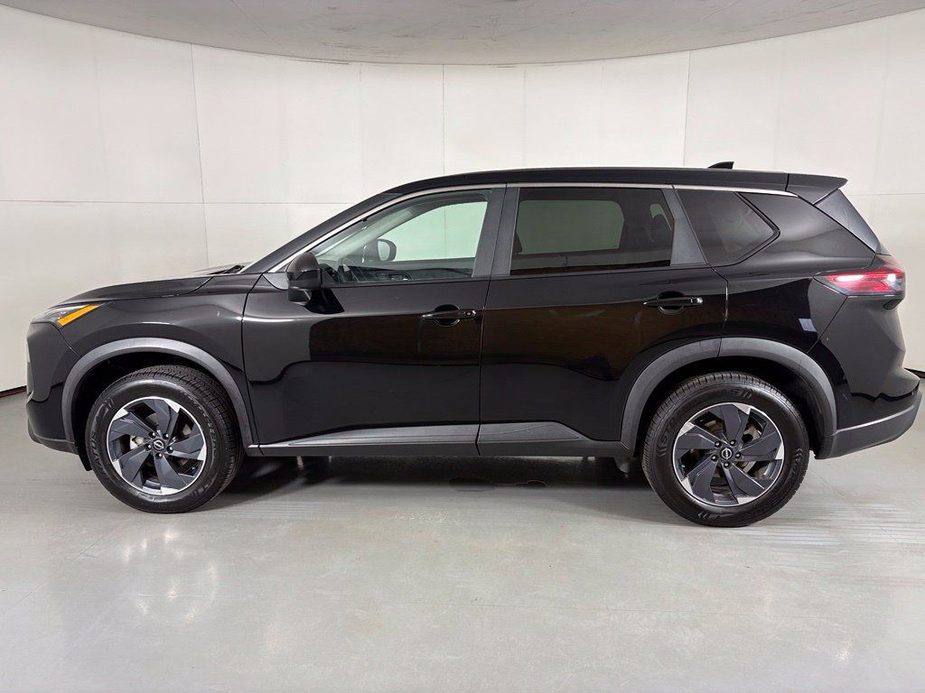 Used 2024 Nissan Rogue SV FWD image 5