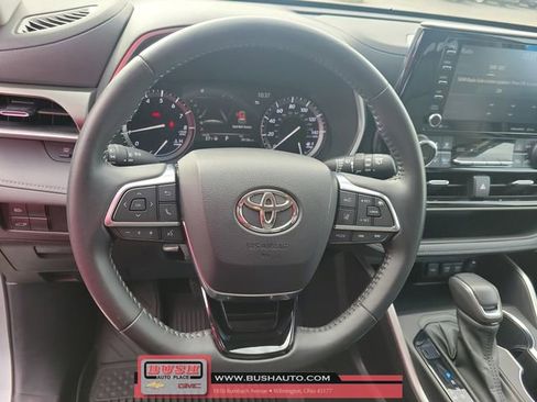 Used 2021 Toyota Highlander XLE image 24