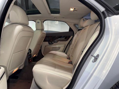Used 2016 Jaguar XJ R-Sport RWD image 52