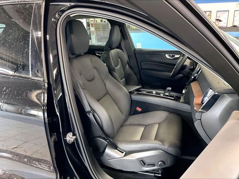 Used 2024 Volvo XC60 B5 Plus image 11