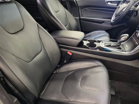 Used 2017 Ford Edge Titanium image 19
