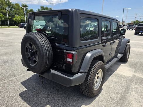 Used 2025 Jeep Wrangler Unlimited Sport AWD/4WD image 3