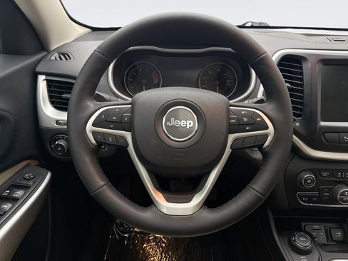 Used 2018 Jeep Cherokee Limited AWD/4WD image 12