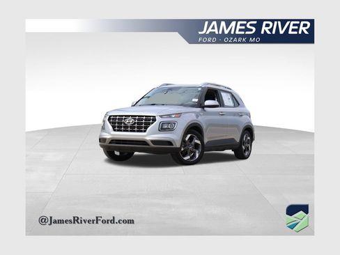 Used 2025 Hyundai Venue SEL FWD image 1