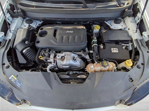 Used 2019 Jeep Cherokee Limited w/ Luxury Group image 24