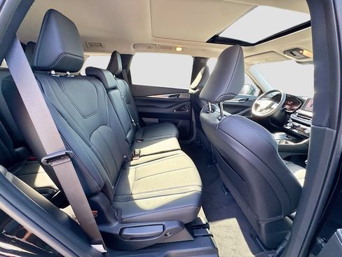 Used 2027 INFINITI QX60 Luxe w/ Cargo Package FWD image 31