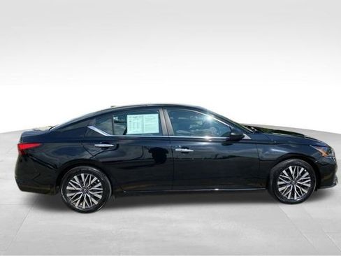 Used 2025 Nissan Altima 2.5 SV image 9