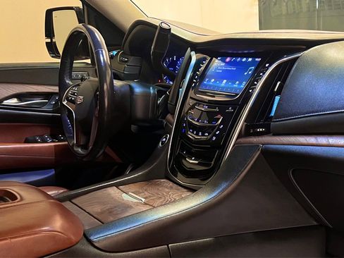 Used 2018 Cadillac Escalade ESV Premium Luxury AWD/4WD image 14