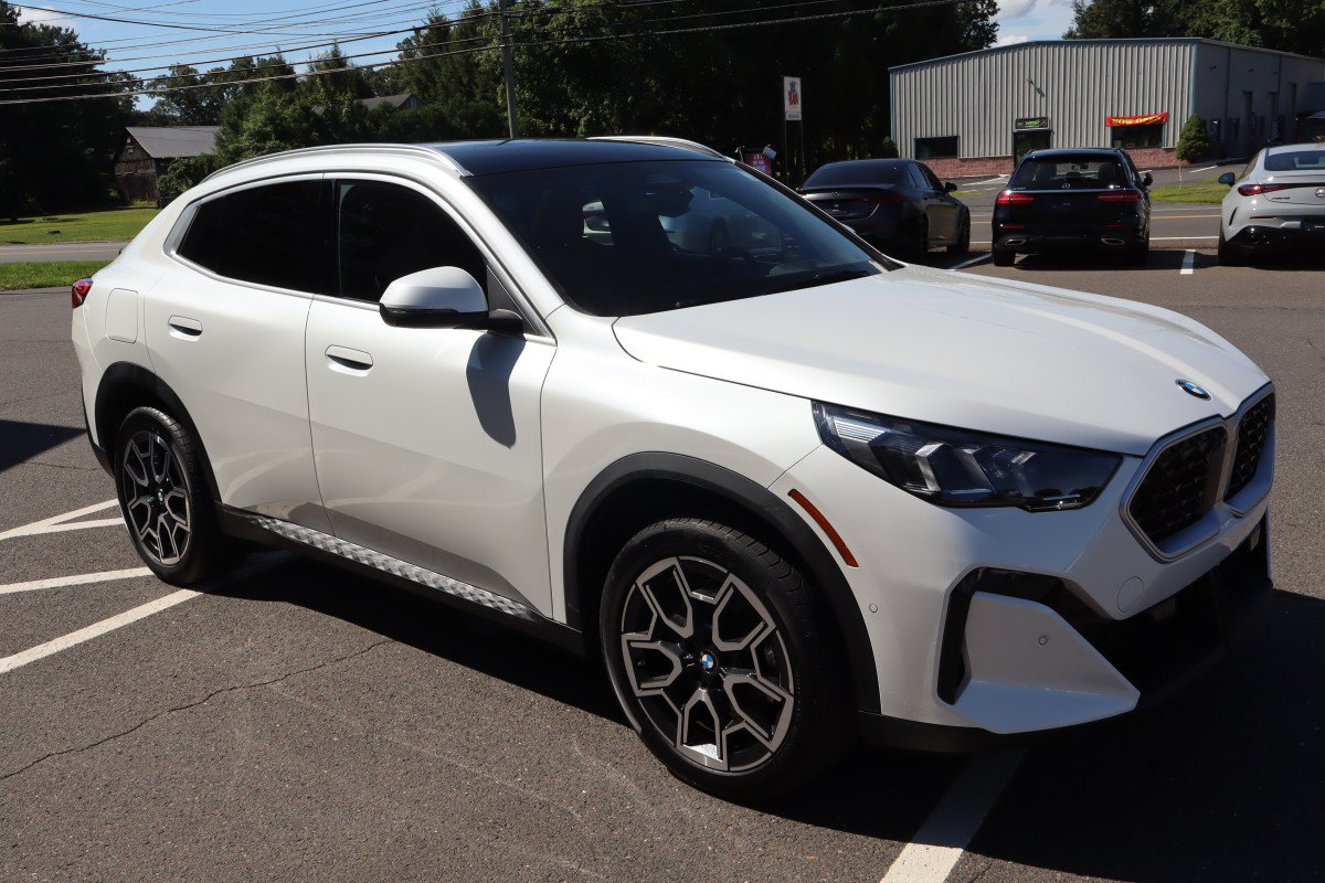 Used 2026 BMW X2 xDrive28i AWD/4WD image 4