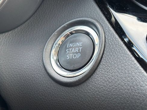 Used 2022 Toyota C-HR Limited FWD image 13