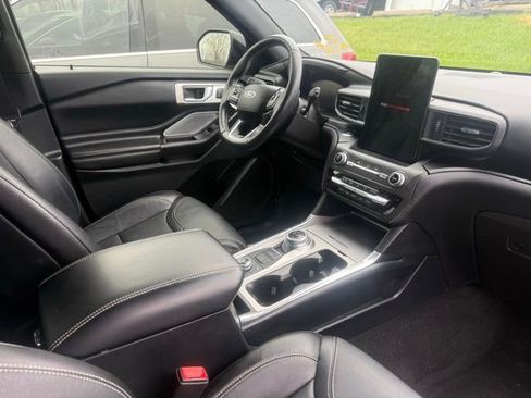 Used 2020 Ford Explorer ST w/ ST Street Pack image 6