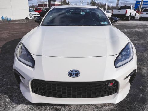 Used 2022 Toyota GR86 image 2