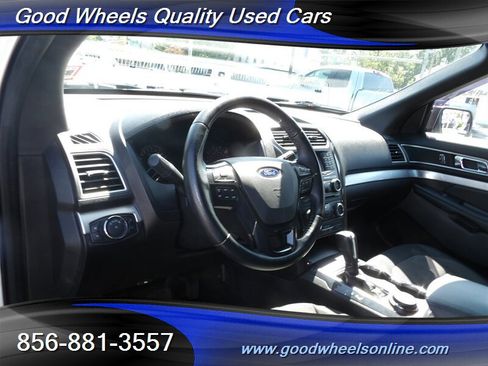 Used 2017 Ford Explorer XLT image 15