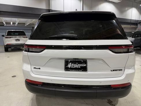 New 2025 Jeep Grand Cherokee Limited w/ Black Appearance Package image 9