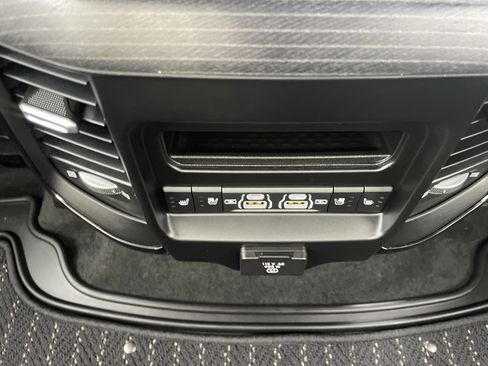 Used 2023 RAM 1500 Limited w/ Body Color Bumper Group image 31