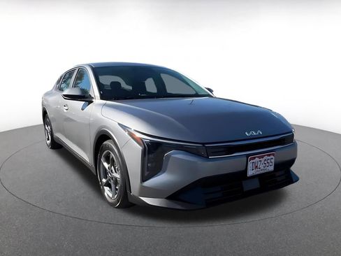 Used 2025 Kia K4 LXS image 3