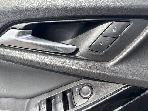 Certified 2025 Chevrolet Equinox LT w/ Convenience Package II FWD image 30