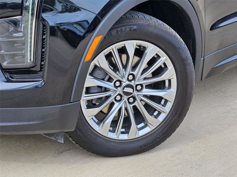 Used 2024 Cadillac XT4 Premium Luxury FWD image 7