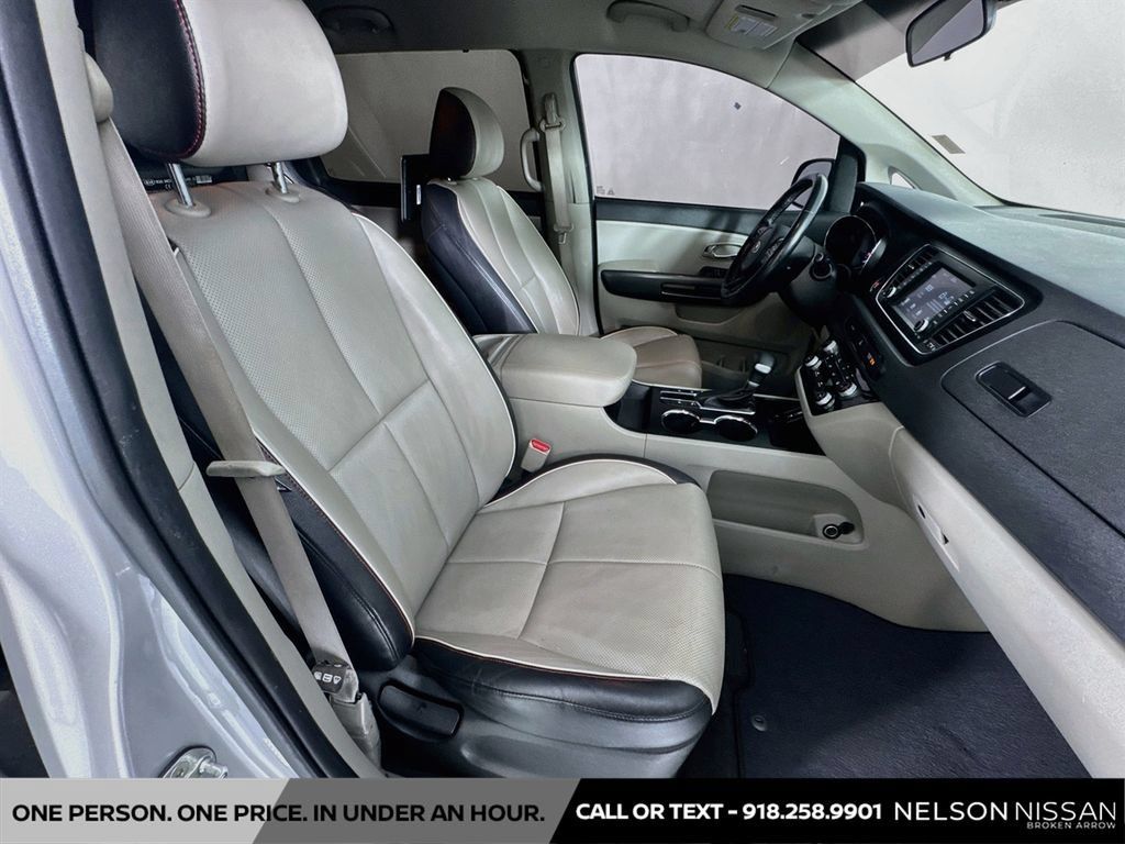 Used 2021 Kia Sedona EX FWD image 29