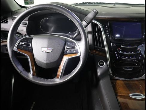 Used 2016 Cadillac Escalade ESV Luxury RWD image 8