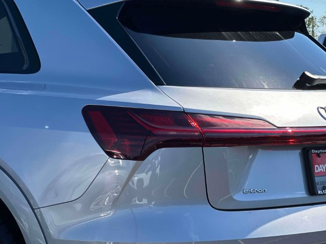 Used 2021 Audi e-tron Premium Plus w/ Premium Plus Package AWD/4WD image 9