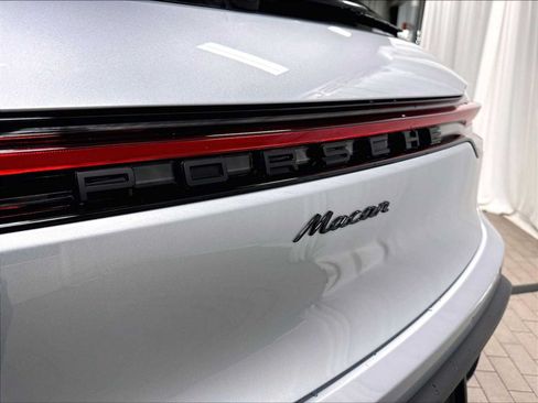 Used 2026 Porsche Macan AWD/4WD image 33