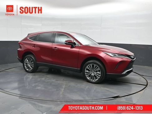 Used 2023 Toyota Venza XLE AWD/4WD image 1