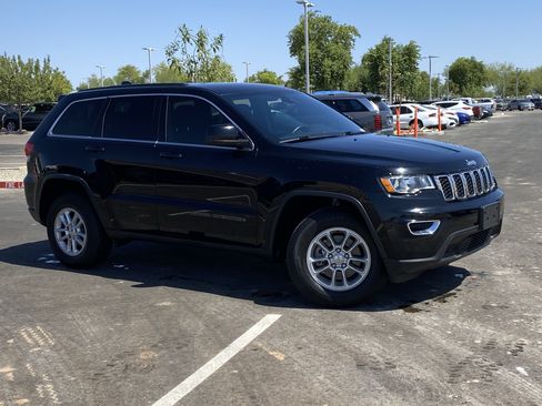 Used 2018 Jeep Grand Cherokee Laredo AWD/4WD image 33